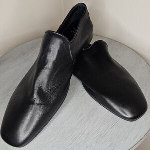 Aquatalia Black Revy Flats Sleek Leather Design
